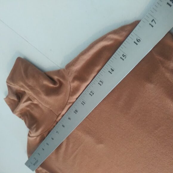 Leo & Nicole women's size L brown turtle neck top - Picture 10 of 16